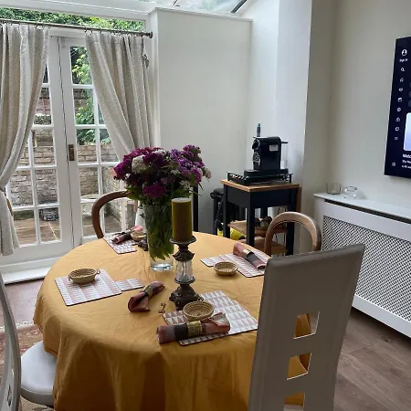 Homely 2 Levels Flat W Private Garden Londres Extérieur photo