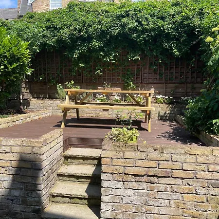 Homely 2 Levels Flat W Private Garden Londres Extérieur photo