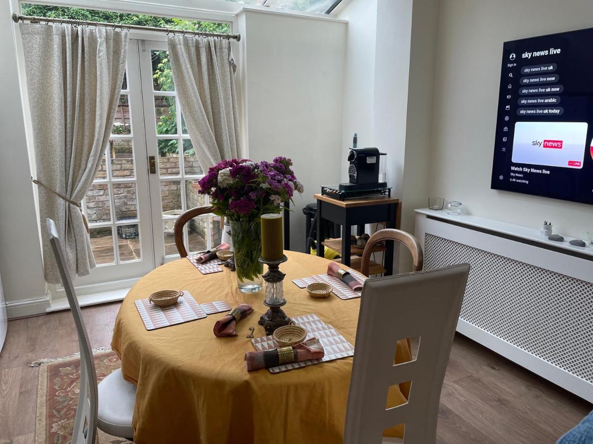 Апартаменты Homely 2 Levels Flat W Private Garden