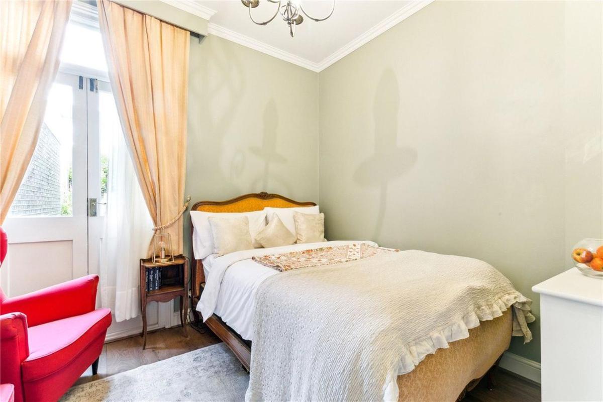 Апартаменты Homely 2 Levels Flat W Private Garden
