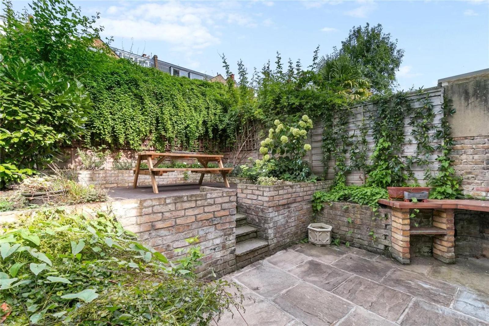 Homely 2 Levels Flat W Private Garden Апартаменты