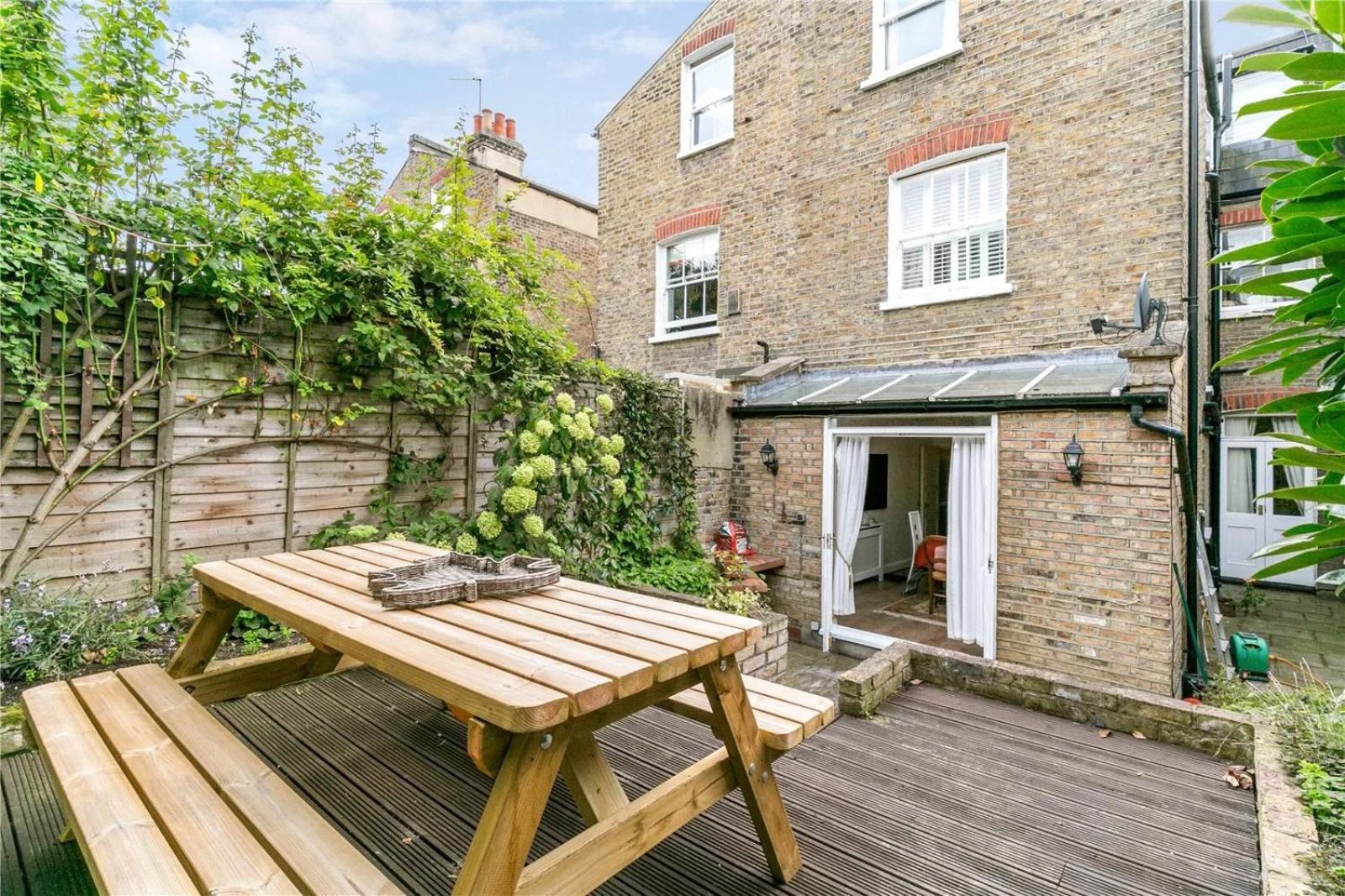 Homely 2 Levels Flat W Private Garden Appartement